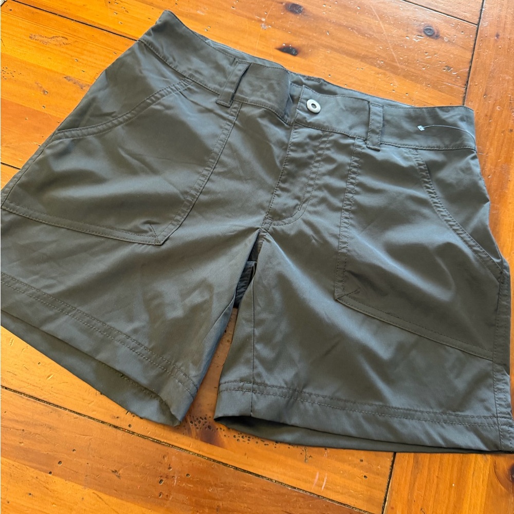 Size 2 Columbia Omni-Shield Advanced Repellency Shorts. MUST BE BUNDLED